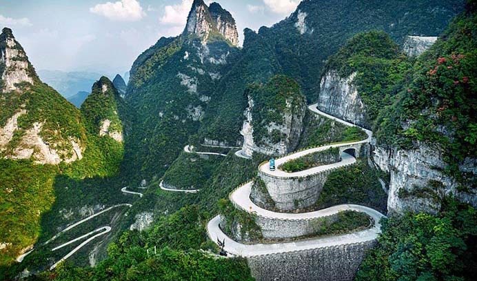 جاده ای به بهشت کوه تیانمن در چین